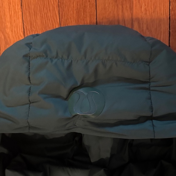 lululemon athletica Green Puffer Jacket - Picture 3 of 3